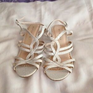 Metaphor Woman's‎  White & Silver Dress Pumps 8M  New